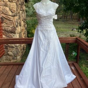Gold beaded wedding gown with sweetheart neckline NWT size 4 button back floral
